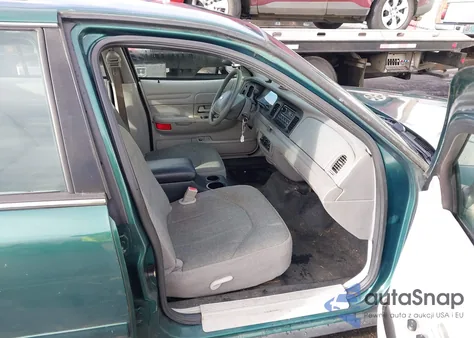 2001 Ford Crown Victoria Police Interceptor z USA, uszkodzony, nr VIN 2FAFP71W61X190896